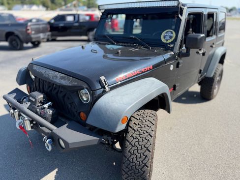 Used 2015 Jeep Wrangler Unlimited Rubicon AWD/4WD image 17