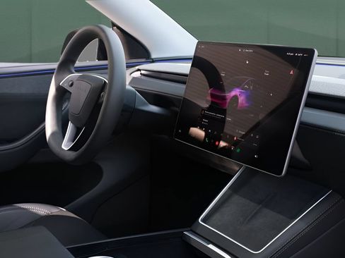 Used 2026 Tesla Model Y Long Range RWD image 29