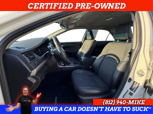 Used 2017 Toyota Camry SE image 12