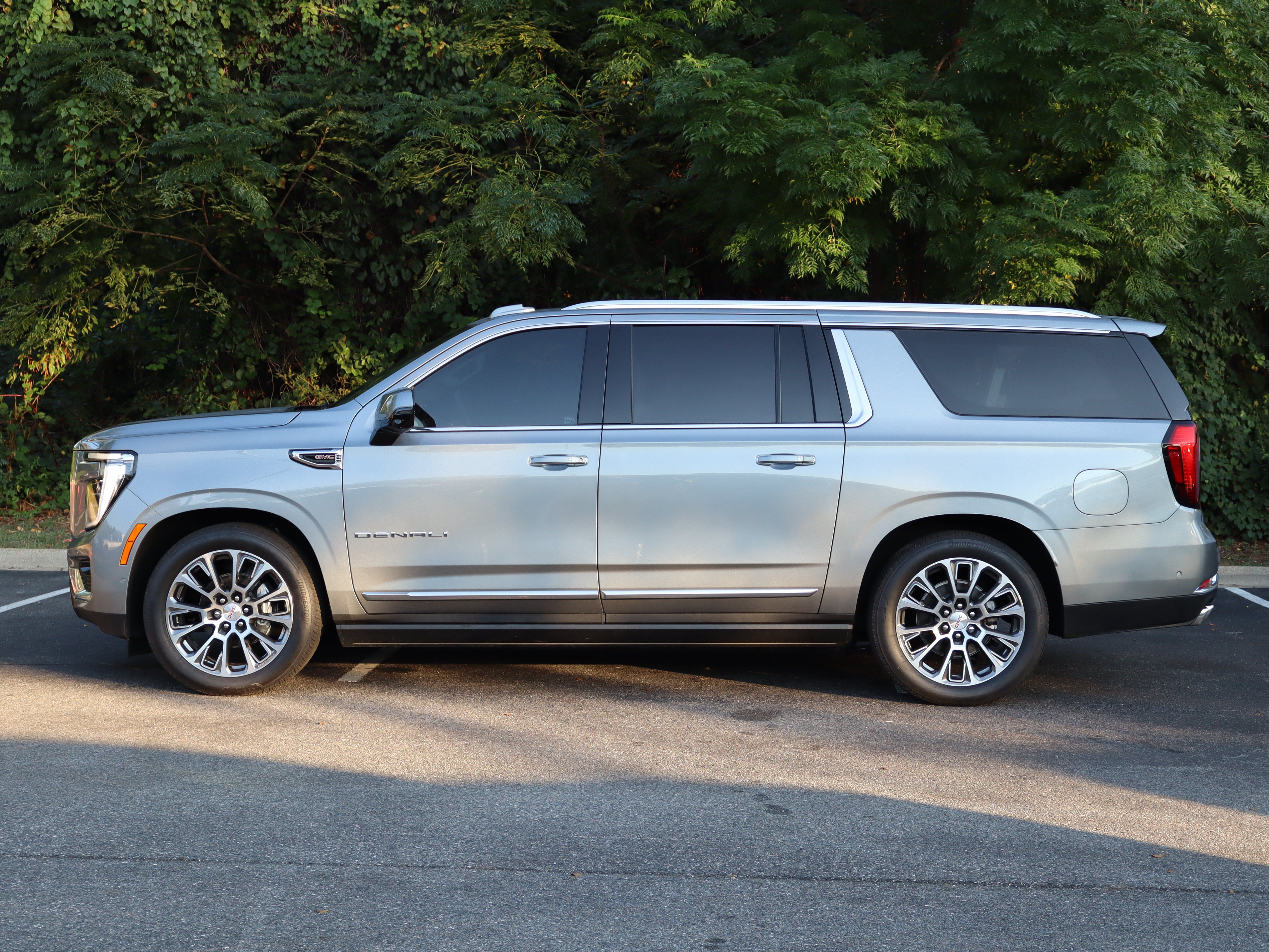Used 2026 GMC Yukon XL Denali w/ Denali Reserve Package AWD/4WD image 6