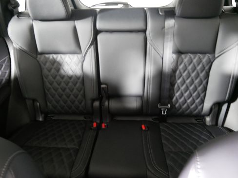 New 2025 Mitsubishi Outlander SEL image 3