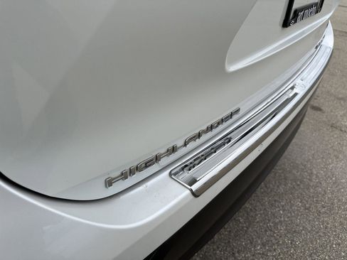 Used 2020 Toyota Highlander Platinum image 5