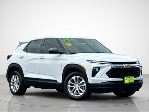 Used 2025 Chevrolet TrailBlazer LS FWD image 2