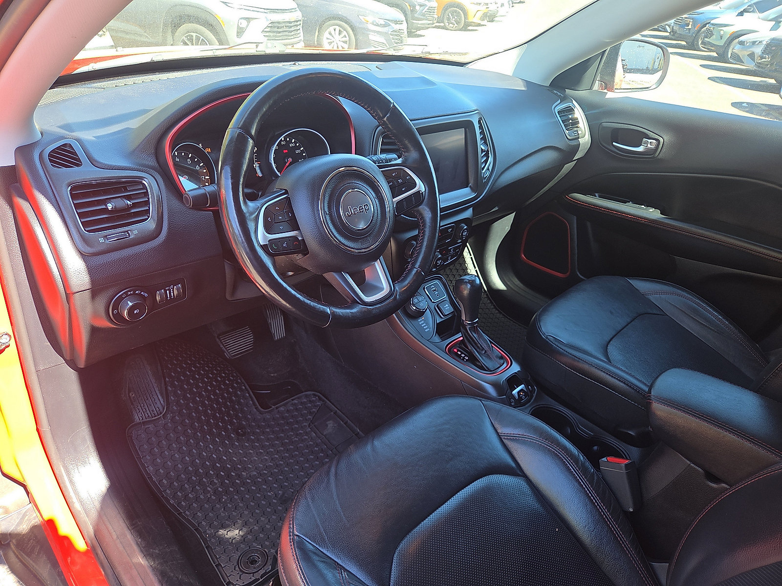 Used 2018 Jeep Compass Trailhawk w/ Leather Interior Group AWD/4WD image 15