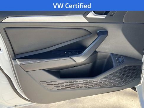 Certified 2024 Volkswagen Jetta SE w/ Panoramic Sunroof Package image 11