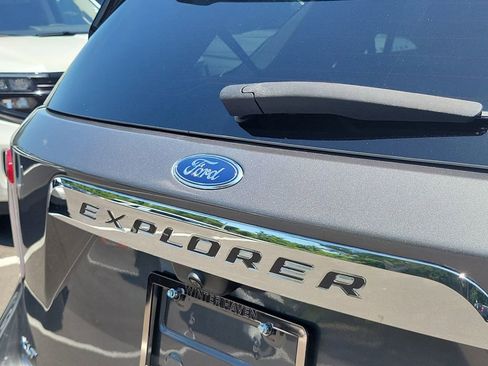 Used 2023 Ford Explorer XLT w/ Equipment Group 202A RWD image 6