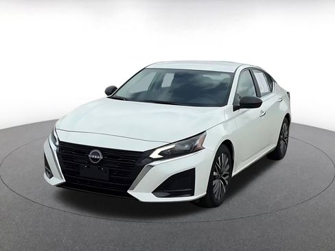 Used 2025 Nissan Altima 2.5 SV FWD image 5