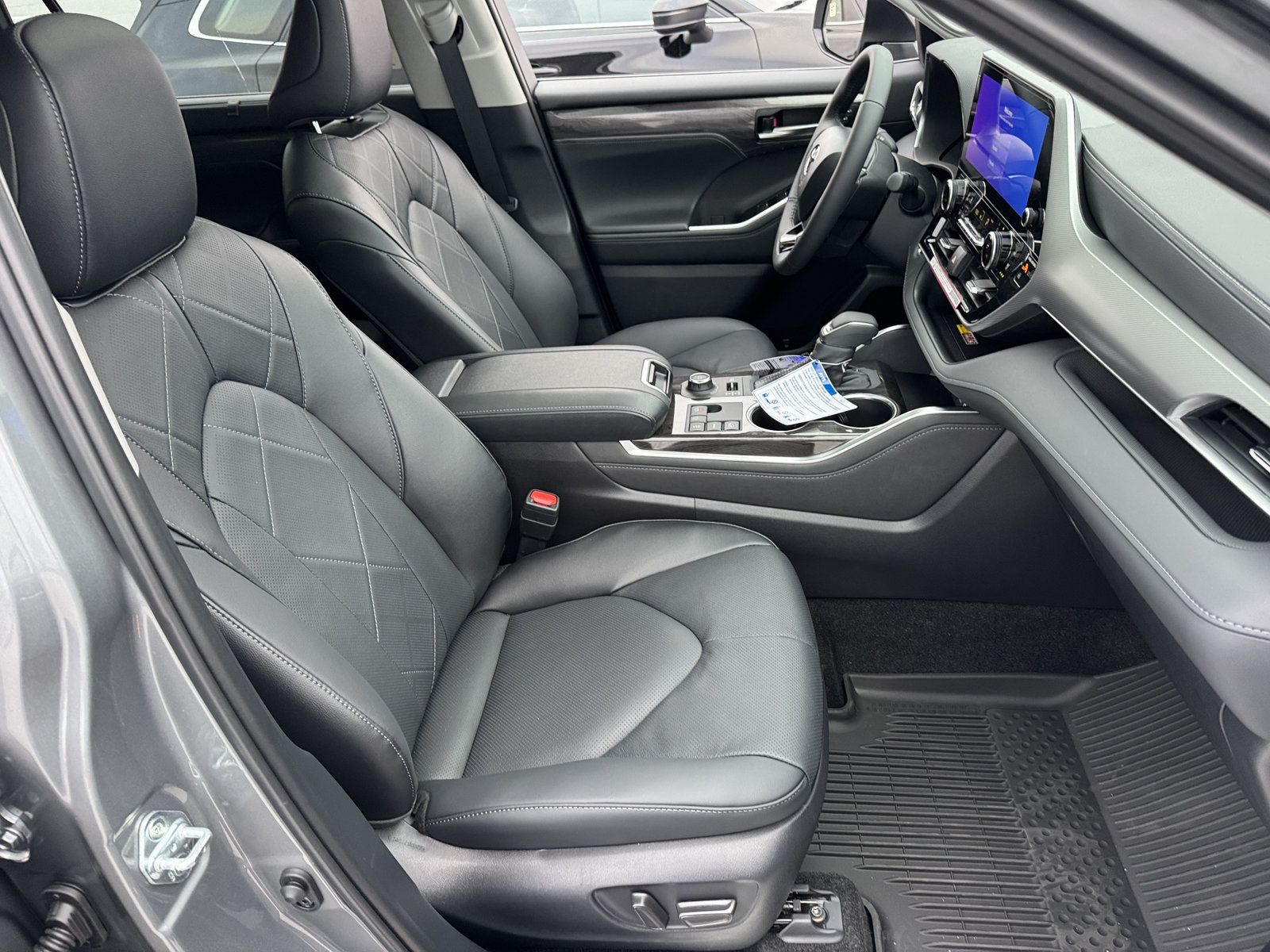 New 2026 Toyota Highlander Platinum AWD/4WD image 9