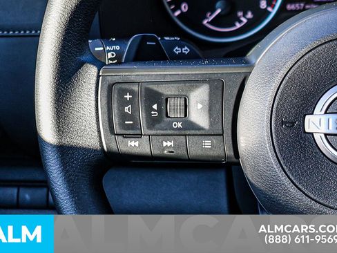 Used 2025 Nissan Pathfinder S image 32