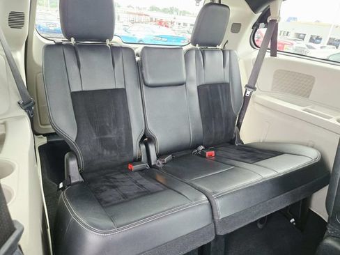 Used 2018 Dodge Grand Caravan SXT FWD image 12