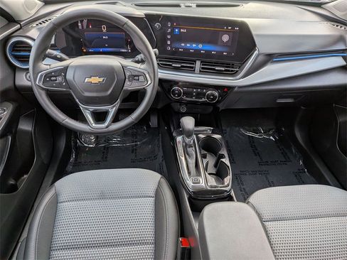 Used 2025 Chevrolet Trax LT w/ LT Convenience Package image 25