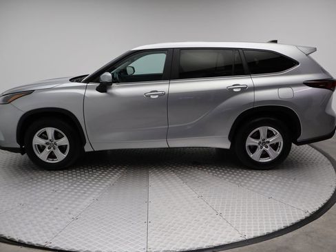 Certified 2025 Toyota Highlander LE image 12