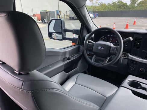 Used 2025 Ford F350 XL image 3