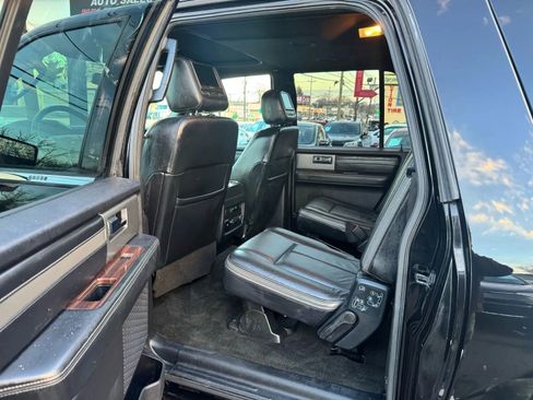 Used 2017 Ford Expedition EL Platinum image 18