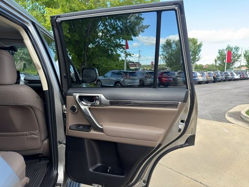 Used 2022 Lexus GX 460 Premium w/ Premium Plus Package AWD/4WD image 17