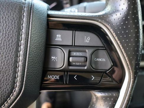 Used 2022 Toyota Tundra SR5 w/ SR5 Convenience Package AWD/4WD image 32