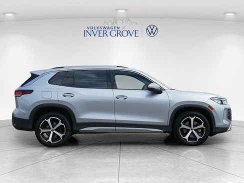 Certified 2025 Volkswagen Tiguan SE AWD/4WD image 8