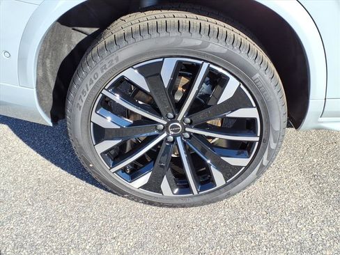 New 2026 Volvo XC90 B6 Plus w/ Protection Package Premier image 7