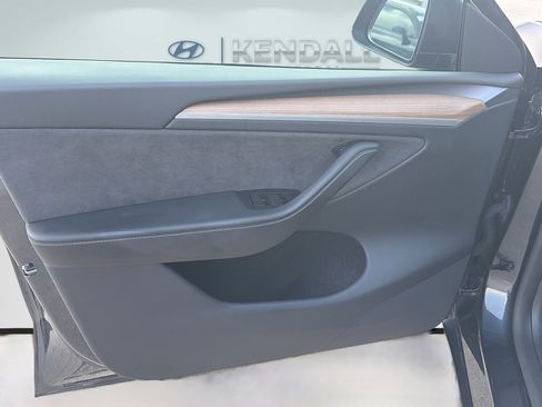 Used 2025 Tesla Model Y Long Range AWD/4WD image 18