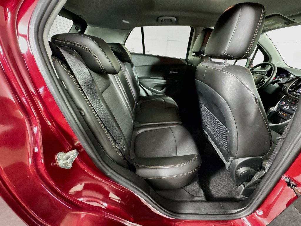 Used 2018 Chevrolet Trax LT w/ LT Convenience Package FWD image 31