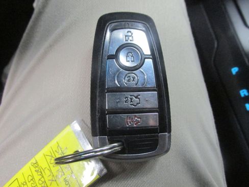 Used 2018 Ford Explorer XLT w/ Equipment Group 202A AWD/4WD image 42