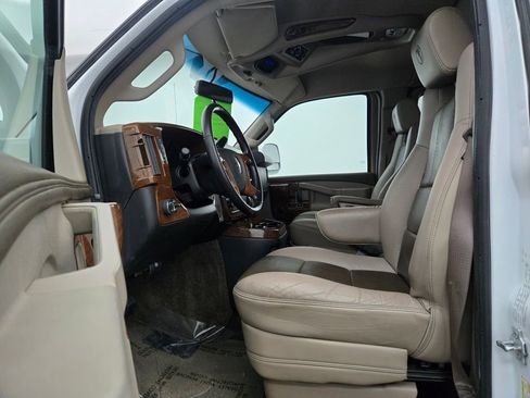 Used 2018 Chevrolet Express 2500 w/ Enhanced Convenience Package image 30