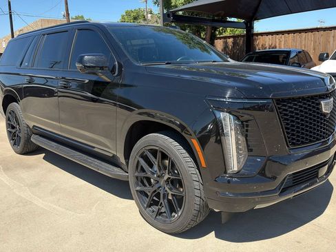 Used 2025 Cadillac Escalade ESV Sport w/ LPO, ONYX Package AWD/4WD image 3