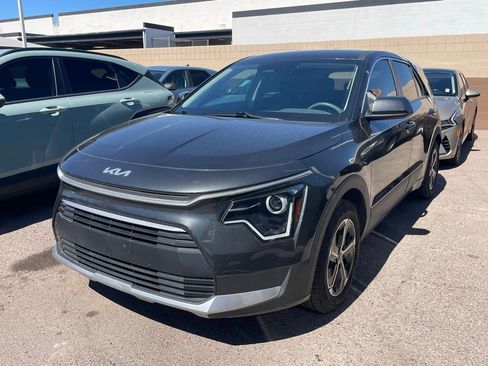 Used 2023 Kia Niro LX image 4