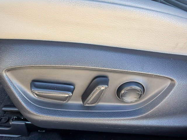 Used 2022 Toyota Camry SE w/ Carpet Mat Package (TMS) FWD image 32