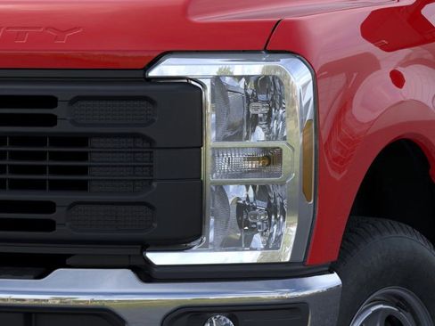 New 2026 Ford F250 XL w/ XL Chrome Package image 18