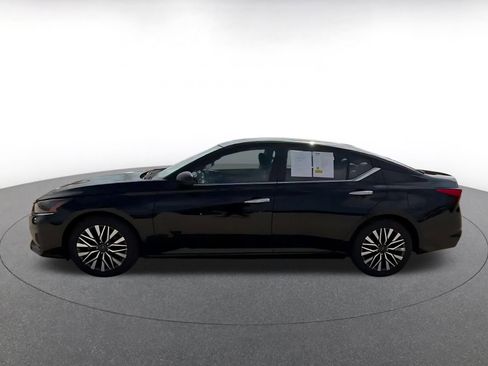 Used 2025 Nissan Altima 2.5 SV FWD image 9