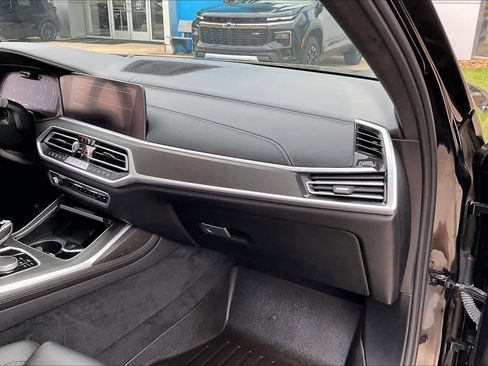 Used 2022 BMW X7 xDrive40i w/ M Sport Package image 19