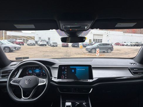 Used 2025 Volkswagen Atlas Cross Sport SE image 33