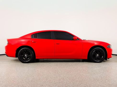 Used 2019 Dodge Charger SXT image 10