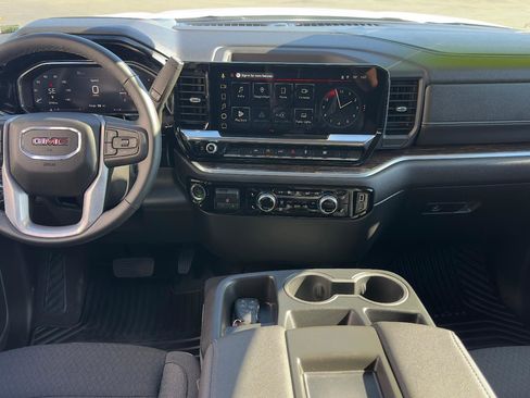 Used 2026 GMC Sierra 1500 Elevation image 8
