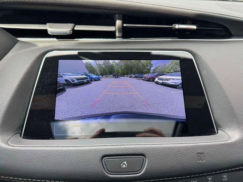 Used 2021 Cadillac XT4 Premium Luxury w/ Cold Weather Package AWD/4WD image 31