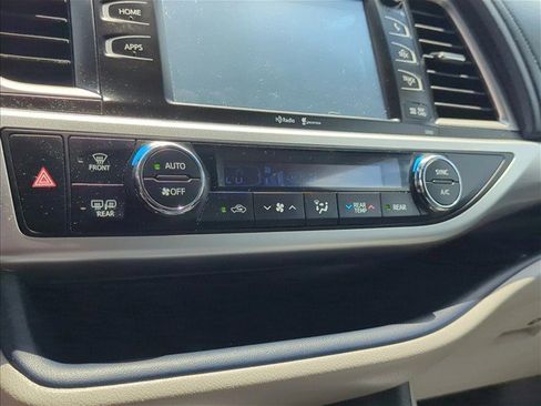 Used 2015 Toyota Highlander XLE FWD image 22