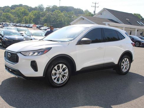 Used 2023 Ford Escape Active w/ Cold Weather Package FWD image 4