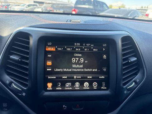 Used 2018 Jeep Cherokee Trailhawk w/ Comfort/Convenience Group AWD/4WD image 29