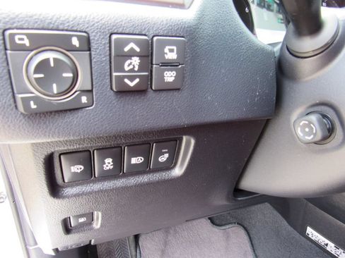 Used 2023 Lexus GX 460 Luxury w/ Accessory Package AWD/4WD image 15