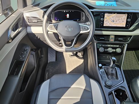 Certified 2022 Volkswagen Taos SEL AWD/4WD image 11