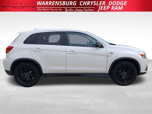 Used 2018 Mitsubishi Outlander Sport LE FWD image 2