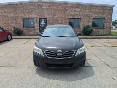 Used 2011 Toyota Camry LE w/ LE Extra-Value Pkg FWD image 2
