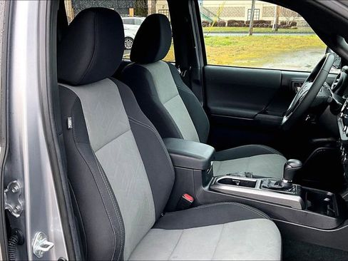 Used 2021 Toyota Tacoma TRD Off-Road w/ Technology Package image 10