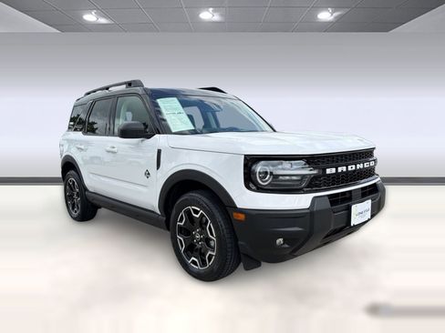 Used 2025 Ford Bronco Sport Outer Banks AWD/4WD image 7