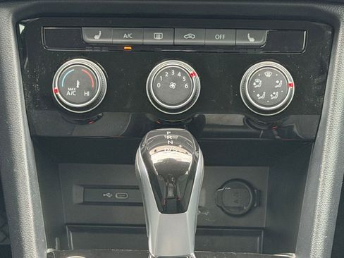 Certified 2023 Volkswagen Taos SE w/ Black Wheel Package FWD image 16