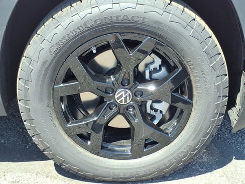 New 2026 Volkswagen Atlas Peak Edition image 8