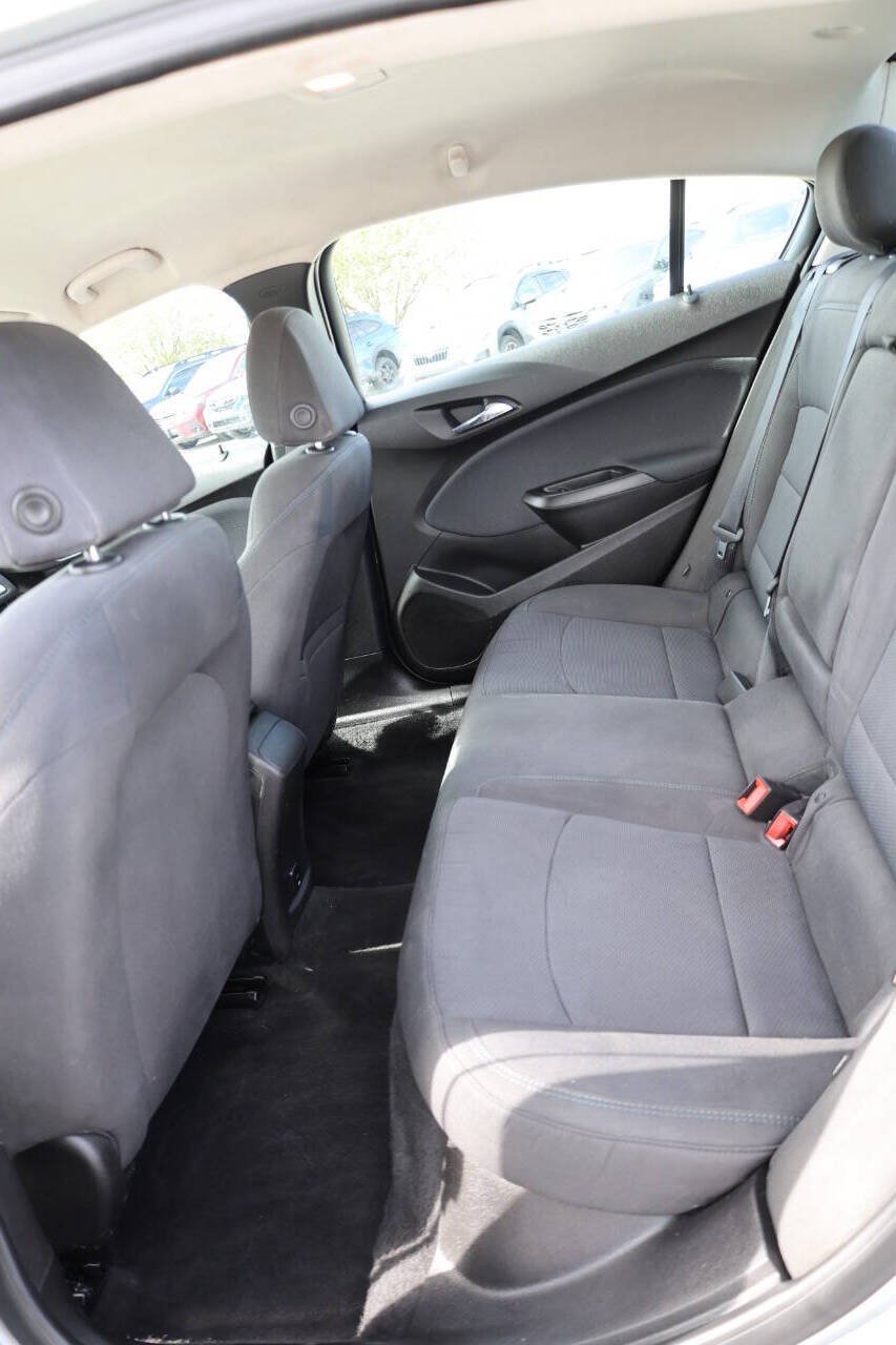 Used 2018 Chevrolet Cruze LT w/ Convenience Package FWD image 17