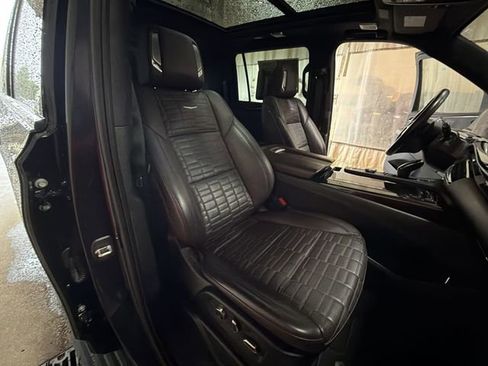 Used 2022 Cadillac Escalade ESV Premium Luxury Platinum w/ Heavy-Duty Trailer Package image 27