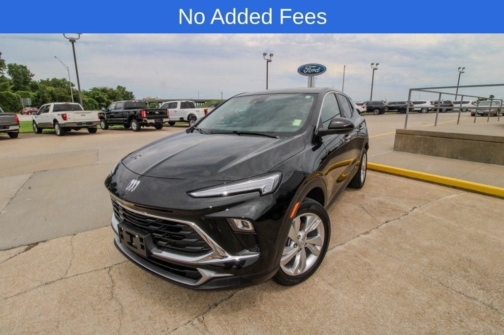 Used 2025 Buick Encore GX Preferred AWD/4WD image 1